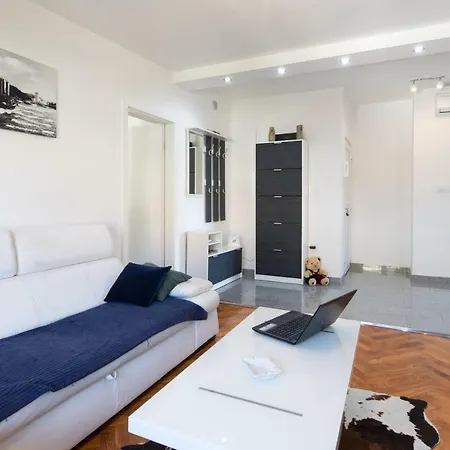 Apartment Newly Renovated, Large, Stunning Sea View, Minutes From Center And Sea *
