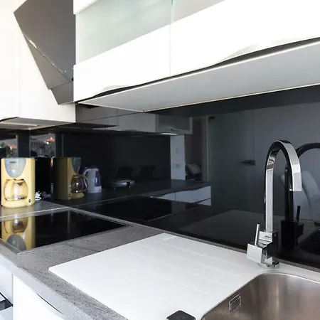 Newly Renovated, Large, Stunning Sea View, Minutes From Center And Sea Apartment *