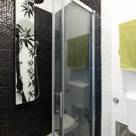 Newly Renovated, Large, Stunning Sea View, Minutes From Center And Sea Apartment *