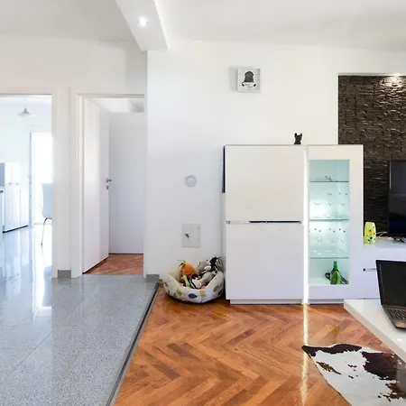 Apartment Newly Renovated, Large, Stunning Sea View, Minutes From Center And Sea
