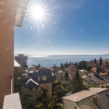 Newly Renovated, Large, Stunning Sea View, Minutes From Center And Sea Apartamento Opatija